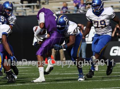 Thumbnail 1 in Oscar Smith vs. Pickerington Central (Kirk Herbstreit National Kickoff Classic) photogallery.