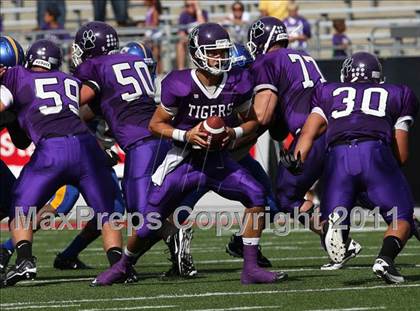 Thumbnail 3 in Oscar Smith vs. Pickerington Central (Kirk Herbstreit National Kickoff Classic) photogallery.