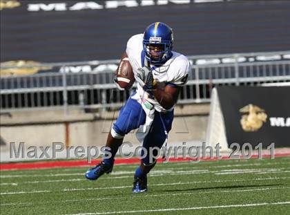 Thumbnail 1 in Oscar Smith vs. Pickerington Central (Kirk Herbstreit National Kickoff Classic) photogallery.