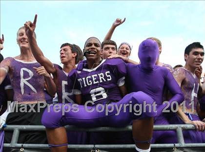 Thumbnail 3 in Oscar Smith vs. Pickerington Central (Kirk Herbstreit National Kickoff Classic) photogallery.