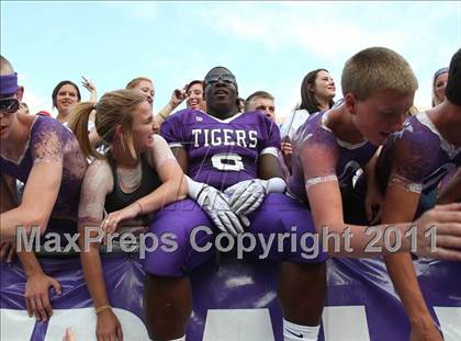 Thumbnail 1 in Oscar Smith vs. Pickerington Central (Kirk Herbstreit National Kickoff Classic) photogallery.