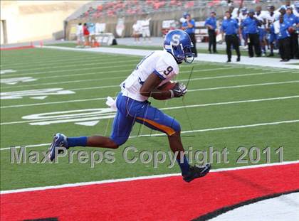 Thumbnail 2 in Oscar Smith vs. Pickerington Central (Kirk Herbstreit National Kickoff Classic) photogallery.