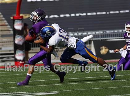 Thumbnail 2 in Oscar Smith vs. Pickerington Central (Kirk Herbstreit National Kickoff Classic) photogallery.