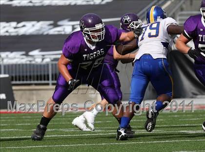 Thumbnail 2 in Oscar Smith vs. Pickerington Central (Kirk Herbstreit National Kickoff Classic) photogallery.