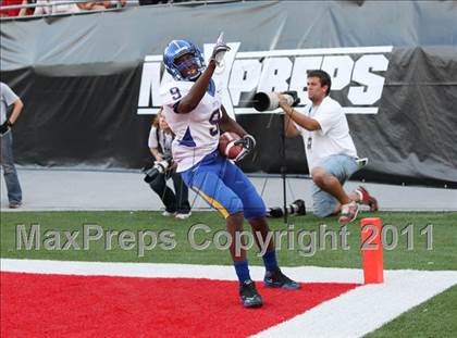 Thumbnail 2 in Oscar Smith vs. Pickerington Central (Kirk Herbstreit National Kickoff Classic) photogallery.