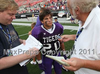 Thumbnail 1 in Oscar Smith vs. Pickerington Central (Kirk Herbstreit National Kickoff Classic) photogallery.