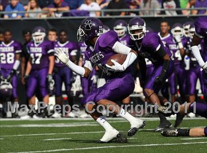 Thumbnail 3 in Oscar Smith vs. Pickerington Central (Kirk Herbstreit National Kickoff Classic) photogallery.