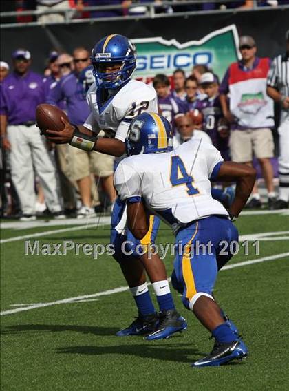 Thumbnail 1 in Oscar Smith vs. Pickerington Central (Kirk Herbstreit National Kickoff Classic) photogallery.