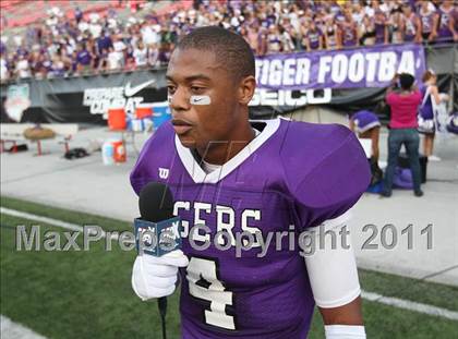 Thumbnail 1 in Oscar Smith vs. Pickerington Central (Kirk Herbstreit National Kickoff Classic) photogallery.