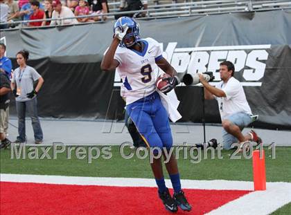 Thumbnail 3 in Oscar Smith vs. Pickerington Central (Kirk Herbstreit National Kickoff Classic) photogallery.