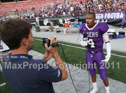 Thumbnail 3 in Oscar Smith vs. Pickerington Central (Kirk Herbstreit National Kickoff Classic) photogallery.