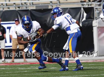 Thumbnail 1 in Oscar Smith vs. Pickerington Central (Kirk Herbstreit National Kickoff Classic) photogallery.
