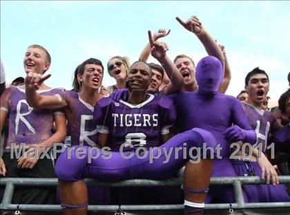 Thumbnail 1 in Oscar Smith vs. Pickerington Central (Kirk Herbstreit National Kickoff Classic) photogallery.