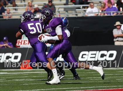 Thumbnail 2 in Oscar Smith vs. Pickerington Central (Kirk Herbstreit National Kickoff Classic) photogallery.