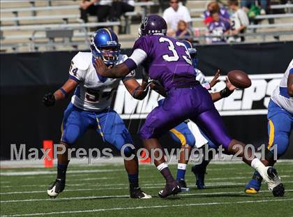Thumbnail 2 in Oscar Smith vs. Pickerington Central (Kirk Herbstreit National Kickoff Classic) photogallery.