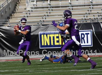 Thumbnail 1 in Oscar Smith vs. Pickerington Central (Kirk Herbstreit National Kickoff Classic) photogallery.