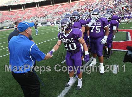 Thumbnail 3 in Oscar Smith vs. Pickerington Central (Kirk Herbstreit National Kickoff Classic) photogallery.