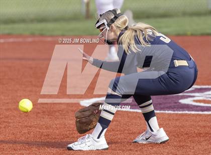 Thumbnail 3 in Bloomington Central Catholic @ Tolono Unity photogallery.