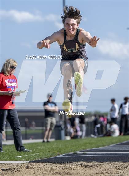 Thumbnail 2 in SEC Conference Meet photogallery.