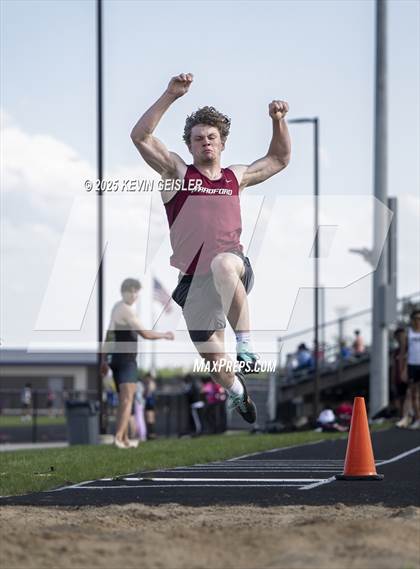 Thumbnail 2 in SEC Conference Meet photogallery.