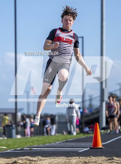 Thumbnail 3 in SEC Conference Meet photogallery.