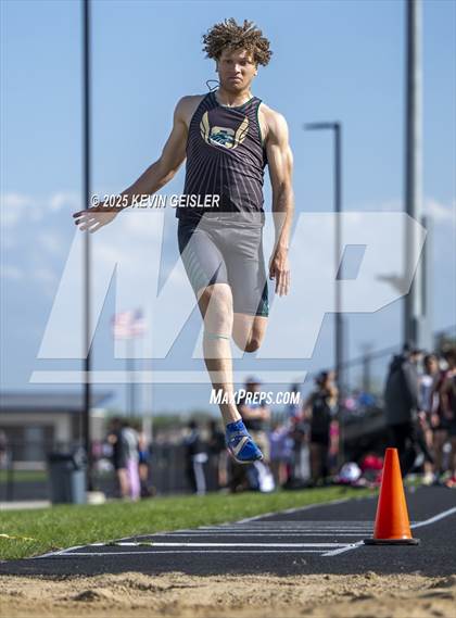 Thumbnail 2 in SEC Conference Meet photogallery.