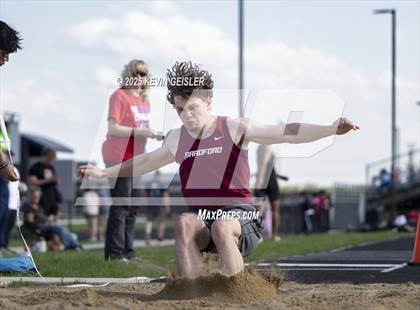 Thumbnail 2 in SEC Conference Meet photogallery.