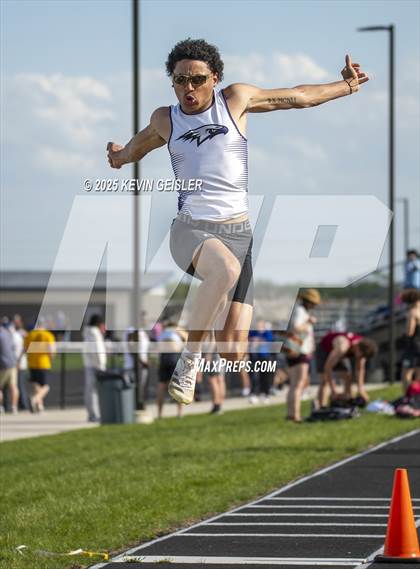 Thumbnail 3 in SEC Conference Meet photogallery.