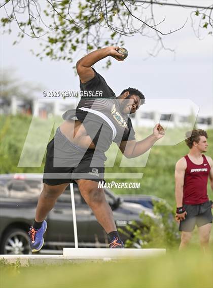 Thumbnail 2 in SEC Conference Meet photogallery.