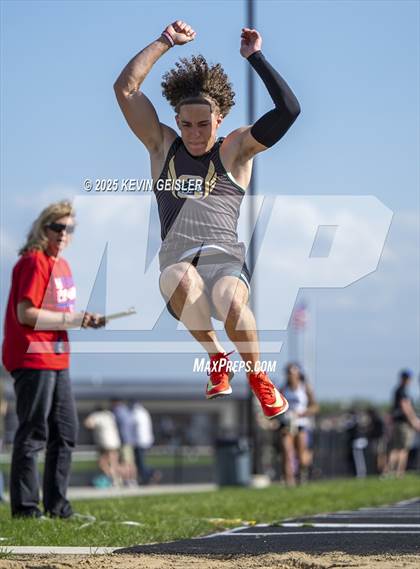 Thumbnail 3 in SEC Conference Meet photogallery.
