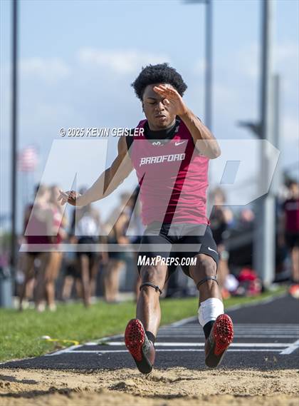 Thumbnail 2 in SEC Conference Meet photogallery.