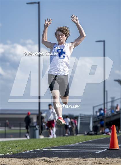 Thumbnail 3 in SEC Conference Meet photogallery.