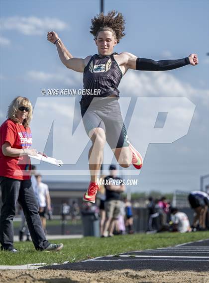 Thumbnail 2 in SEC Conference Meet photogallery.