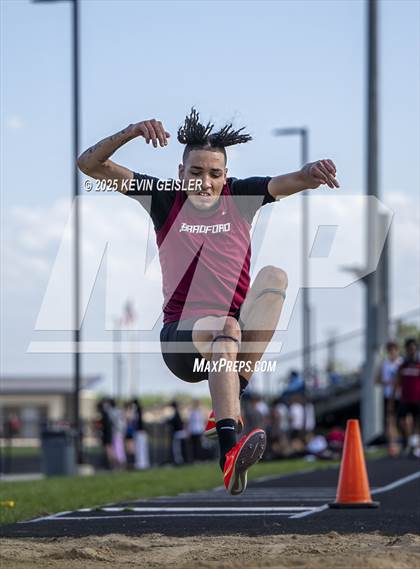 Thumbnail 1 in SEC Conference Meet photogallery.
