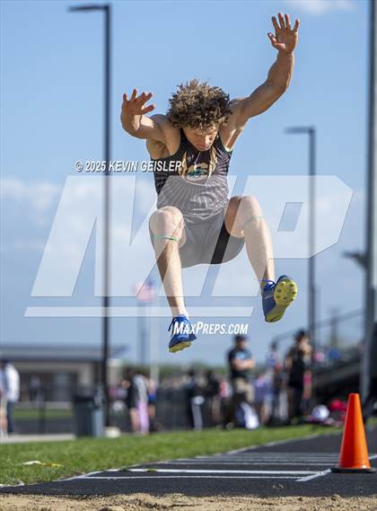 Thumbnail 2 in SEC Conference Meet photogallery.