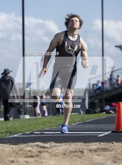Thumbnail 2 in SEC Conference Meet photogallery.