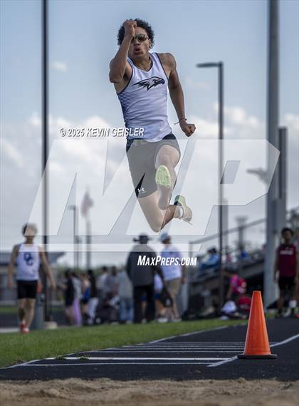 Thumbnail 2 in SEC Conference Meet photogallery.