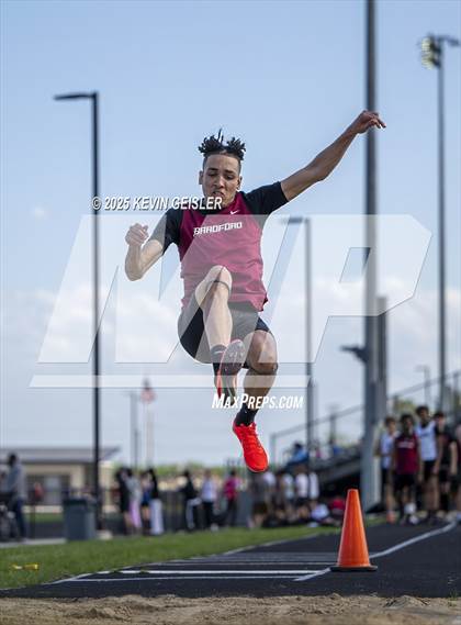 Thumbnail 3 in SEC Conference Meet photogallery.