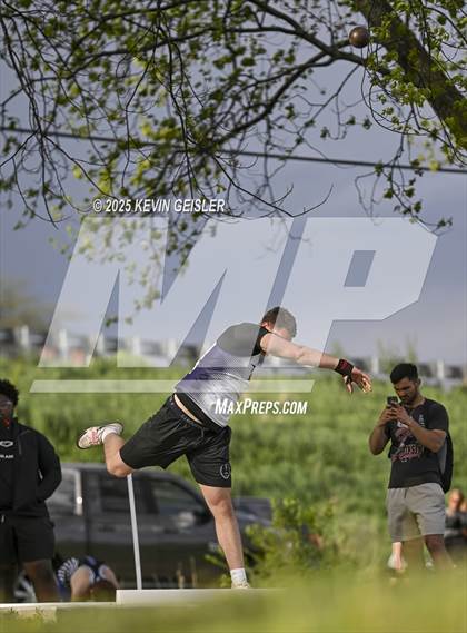 Thumbnail 2 in SEC Conference Meet photogallery.