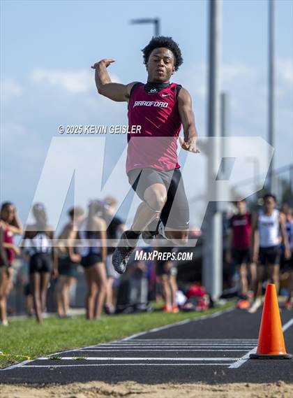 Thumbnail 3 in SEC Conference Meet photogallery.