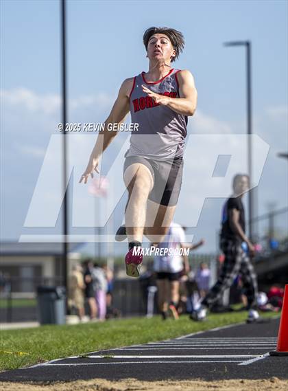 Thumbnail 2 in SEC Conference Meet photogallery.