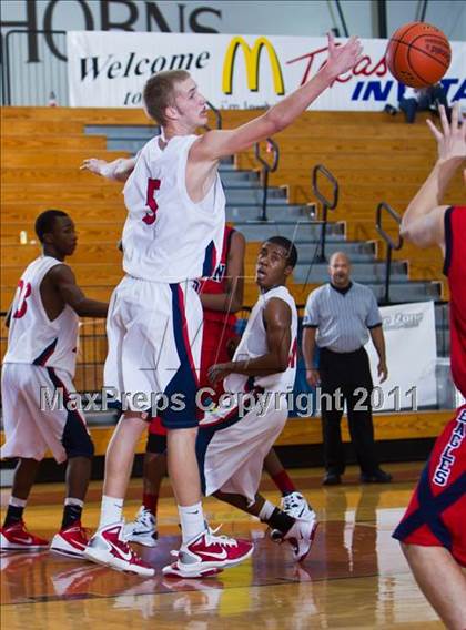 Thumbnail 1 in Atascocita vs Dawson (McDonald's Texas Invitational) photogallery.