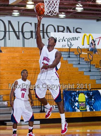 Thumbnail 1 in Atascocita vs Dawson (McDonald's Texas Invitational) photogallery.