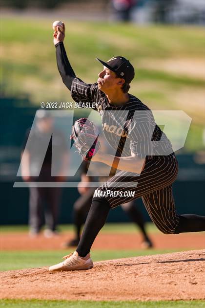 Thumbnail 3 in Nogales vs Verrado (AIA 5A State Final) photogallery.