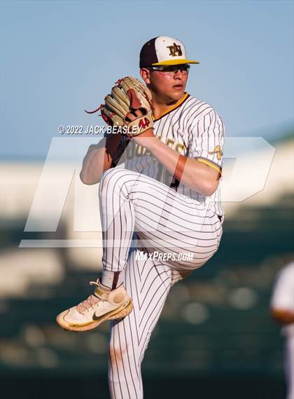 Thumbnail 2 in Nogales vs Verrado (AIA 5A State Final) photogallery.