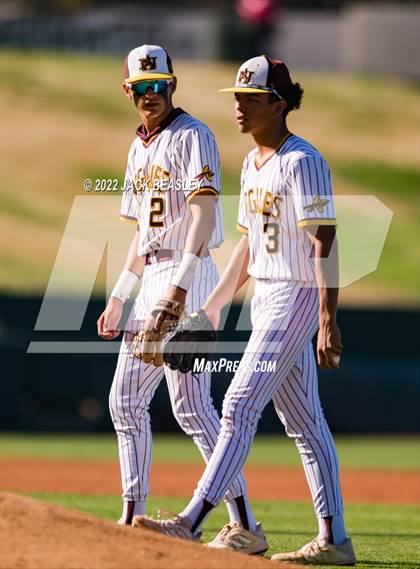 Thumbnail 2 in Nogales vs Verrado (AIA 5A State Final) photogallery.