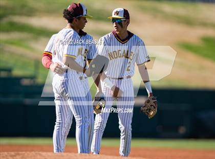 Thumbnail 3 in Nogales vs Verrado (AIA 5A State Final) photogallery.