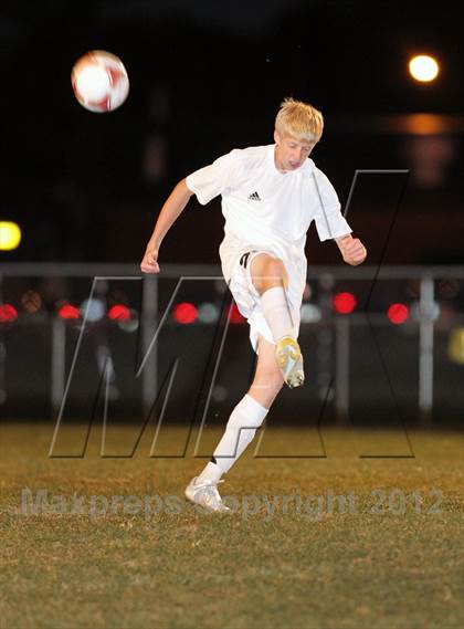 Thumbnail 3 in New London vs. Hortonville photogallery.