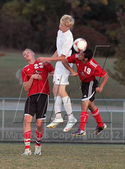 Thumbnail 3 in New London vs. Hortonville photogallery.