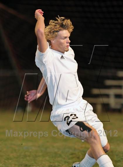 Thumbnail 3 in New London vs. Hortonville photogallery.
